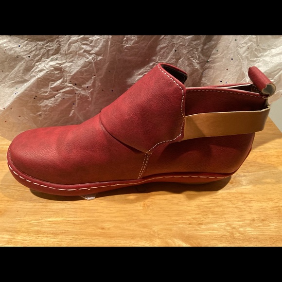 Red Ankle Boot - Women - Picture 5 of 6